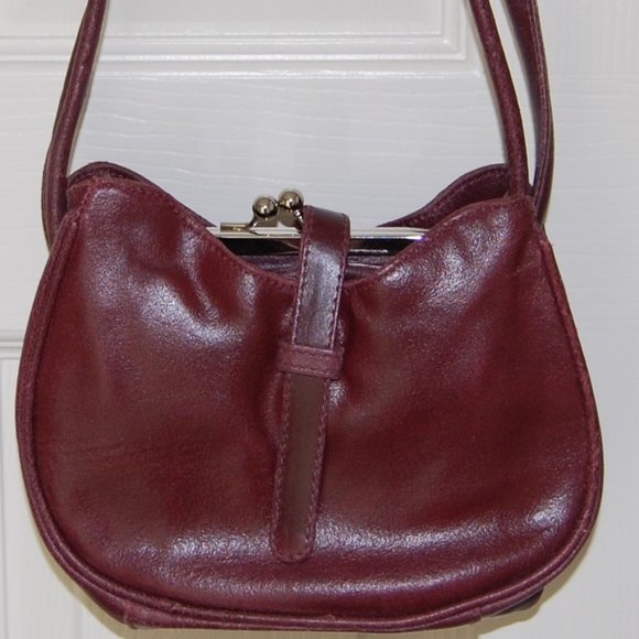 Brand NEW Wilson's Leather Maxima Small Bag with Clasp Closure - Picture 2 of 9